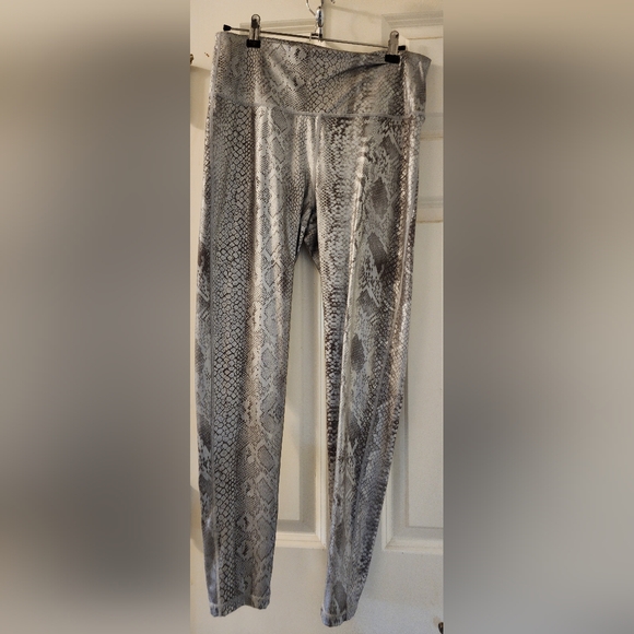 Sliver snakeskin leggings - Picture 1 of 3